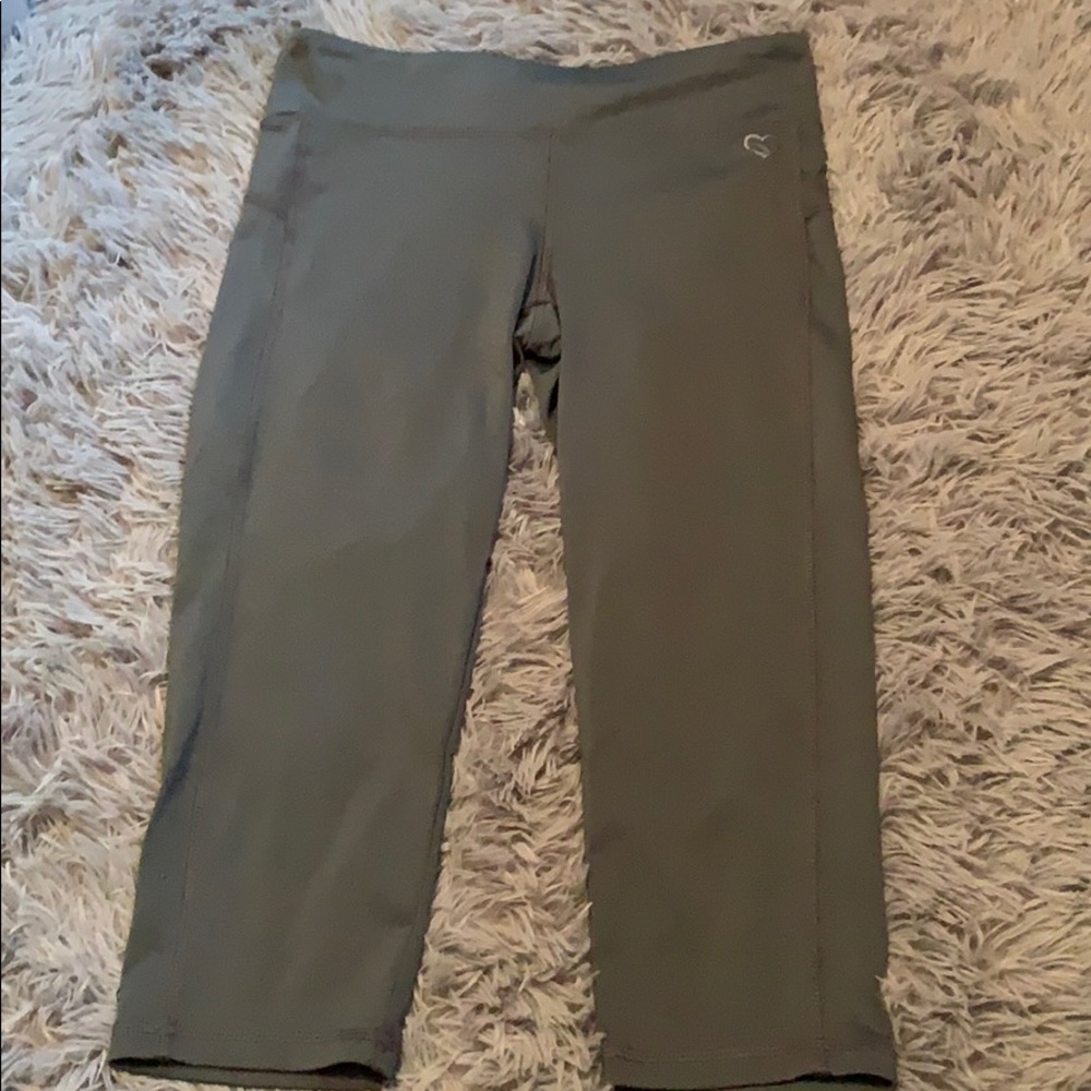 Grey cropped leggings